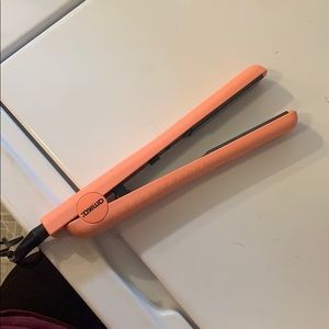 Amika Straightener